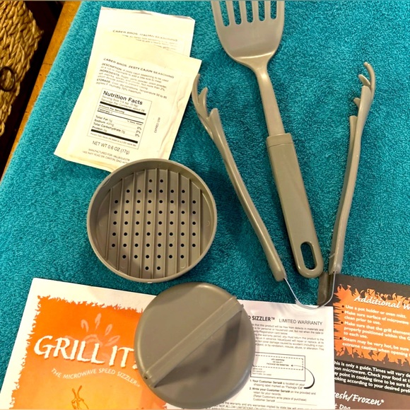 GRILL IT!  MICROWAVE SPEED GRILLER HEALTHY HAMBURGER PRESS TURNER TONGS SPICES - Picture 9 of 9